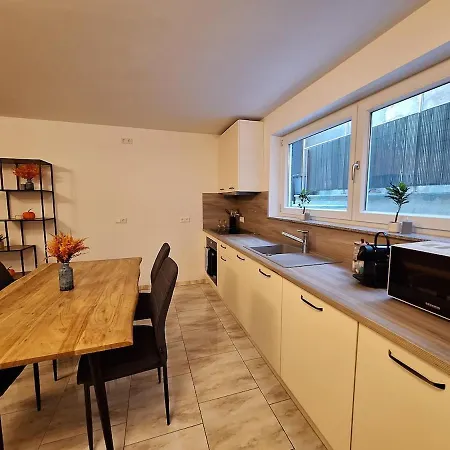 R-lex17 Apartman Lahr